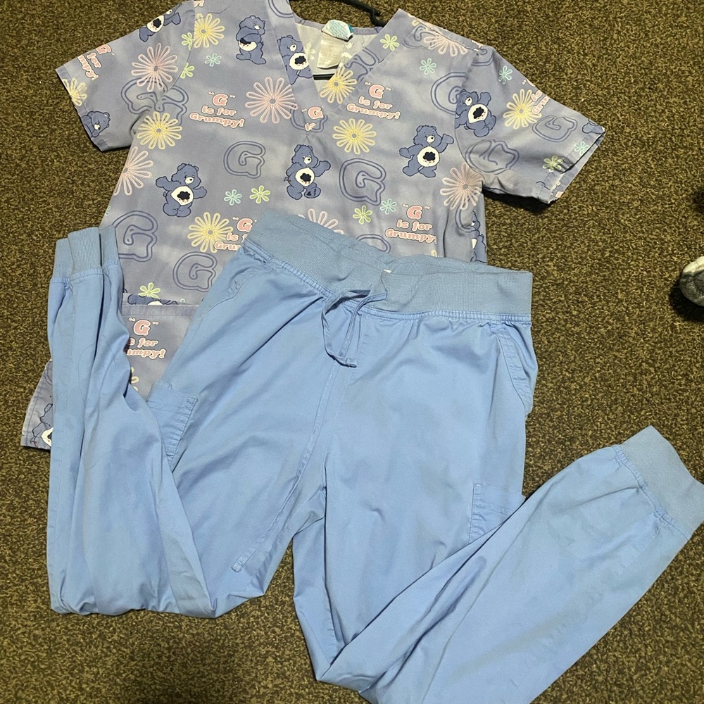 Scrub set